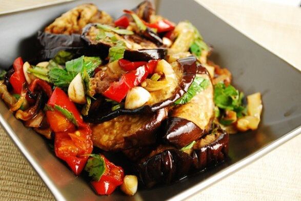 Η σαλάτα βιταμινών Monomakh είναι κατάλληλη ως συνοδευτικό για πιάτα με κρέας στη δίαιτα Dukan